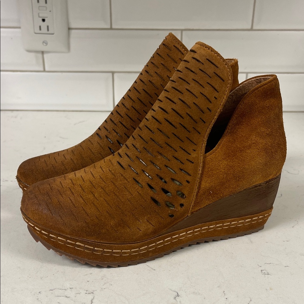 ANTELOPE TIFFANY Women's Tan Wedge Ankle Boots Euro 38 US 7-7.5